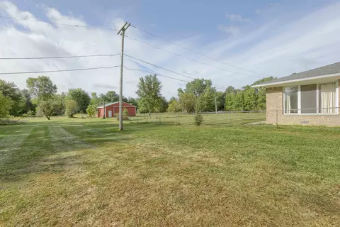 Exterior - 2734 E Wattles, Troy, MI 48085 photo 7 of 8