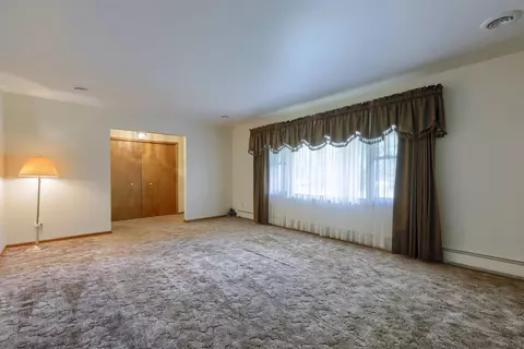 Living - 2734 E Wattles, Troy, MI 48085 photo 3 of 6
