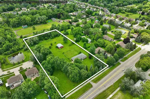 2734 E Wattles, Troy, MI 48085