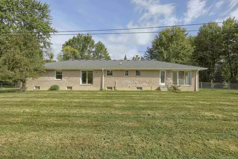 Exterior - 2734 E Wattles, Troy, MI 48085 photo 5 of 8