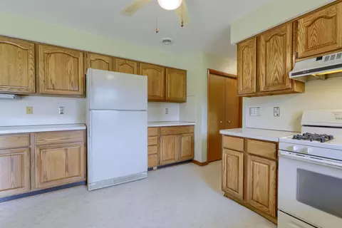 Kitchen - 2734 E Wattles, Troy, MI 48085 photo 3 of 4
