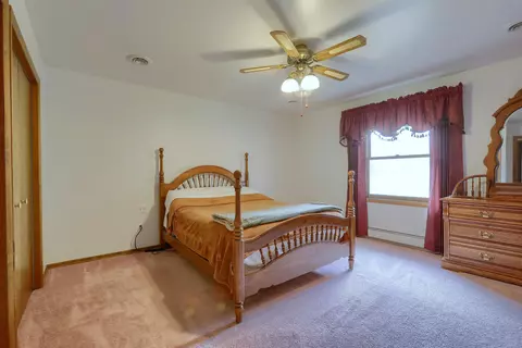 Bedroom - 2734 E Wattles, Troy, MI 48085 photo 1 of 8