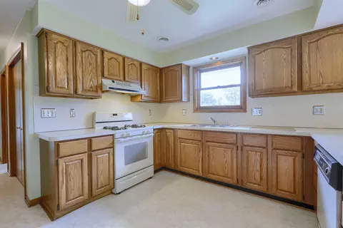 Kitchen - 2734 E Wattles, Troy, MI 48085 photo 2 of 4