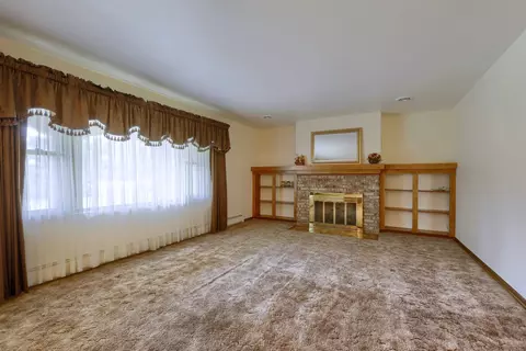 Living - 2734 E Wattles, Troy, MI 48085 photo 1 of 6