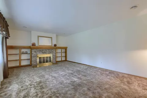 Living - 2734 E Wattles, Troy, MI 48085 photo 2 of 6