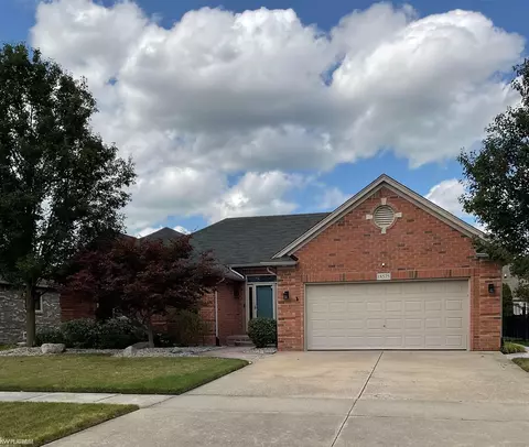 18575 Country Clb, Macomb, MI 48042