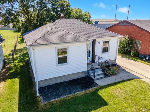933 Waterloo, Monroe, MI 48161