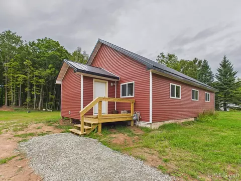 6909 N Connors, Munising, MI 49862