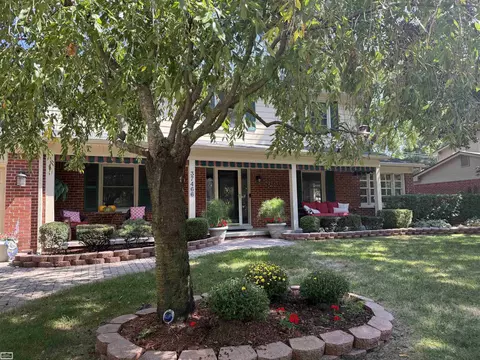 37466 Tall Oak Dr, Clinton Township, MI 48036