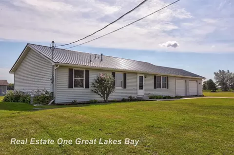 7618 N M 52, Henderson, MI 48841