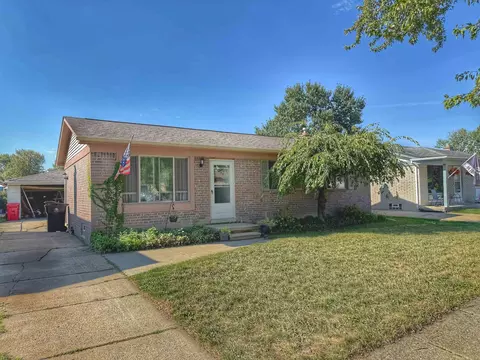 17350 E Pointe, Roseville, MI 48066