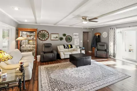 Living - 2112 Morrish, Flushing, MI 48433 photo 1 of 3