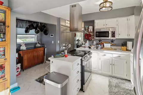 Kitchen - 2112 Morrish, Flushing, MI 48433 photo 6 of 8