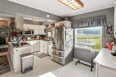 Kitchen - 2112 Morrish, Flushing, MI 48433 photo 5 of 8