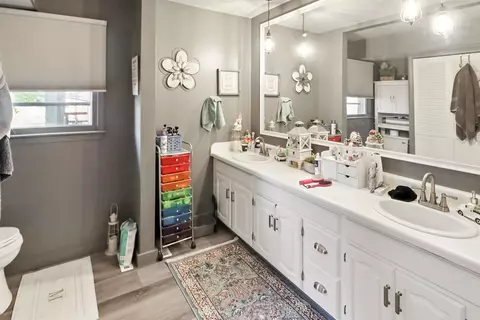 Bath - 2112 Morrish, Flushing, MI 48433 photo 3 of 4