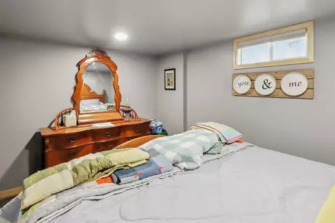Bedroom - 2112 Morrish, Flushing, MI 48433 photo 8 of 9