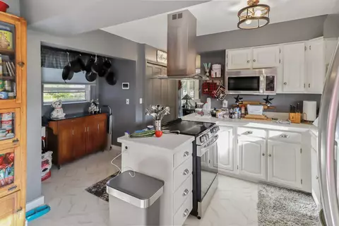 Kitchen - 2112 Morrish, Flushing, MI 48433 photo 3 of 8