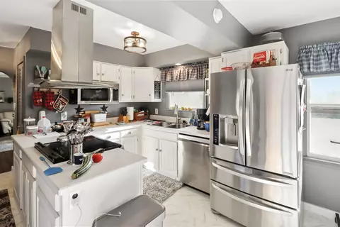 Kitchen - 2112 Morrish, Flushing, MI 48433 photo 2 of 8