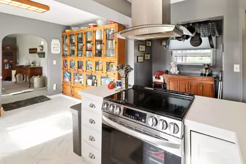Kitchen - 2112 Morrish, Flushing, MI 48433 photo 7 of 8