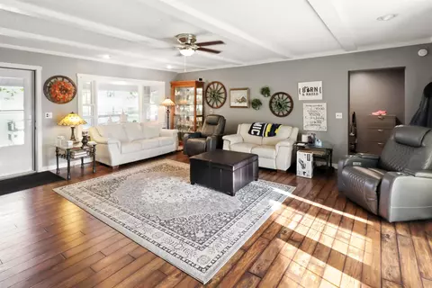 Living - 2112 Morrish, Flushing, MI 48433 photo 2 of 3