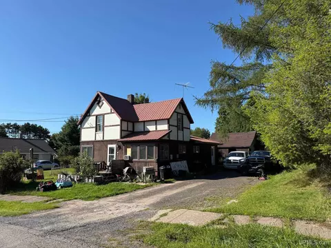 16 Center, L'anse, MI 49946