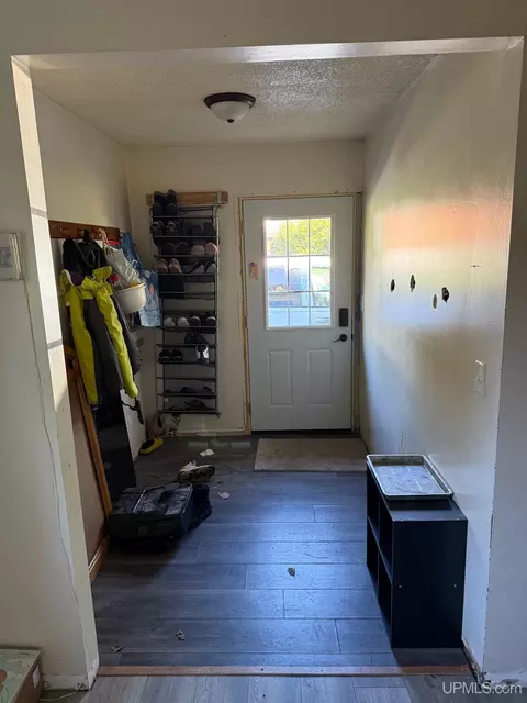 Entry Way - 16 Center, L'anse, MI 49946 photo 2 of 5