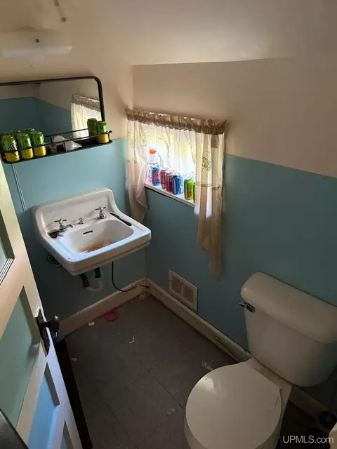 Bath - 16 Center, L'anse, MI 49946 photo 1 of 5