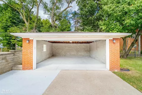 Exterior - 1846 Aline, Grosse Pointe Woods, MI 48236 photo 8 of 8