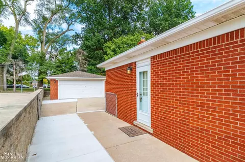Exterior - 1846 Aline, Grosse Pointe Woods, MI 48236 photo 5 of 8