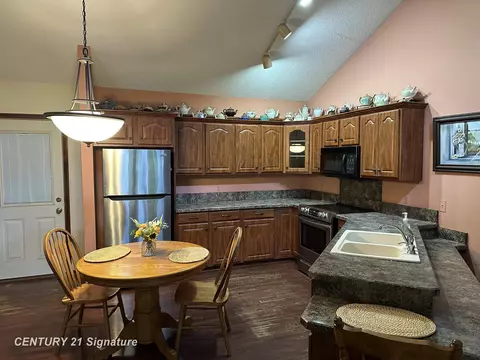 Kitchen - 7320 Gillette, Flushing, MI 48433 photo 3 of 5