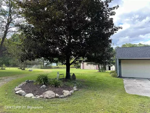 Exterior - 7320 Gillette, Flushing, MI 48433 photo 6 of 18