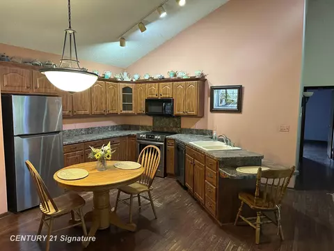 Kitchen - 7320 Gillette, Flushing, MI 48433 photo 2 of 5