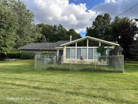 Exterior - 7320 Gillette, Flushing, MI 48433 photo 11 of 18