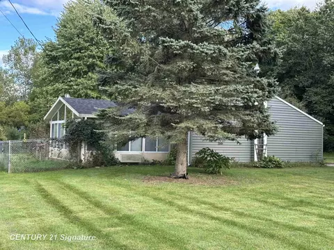 Exterior - 7320 Gillette, Flushing, MI 48433 photo 9 of 18