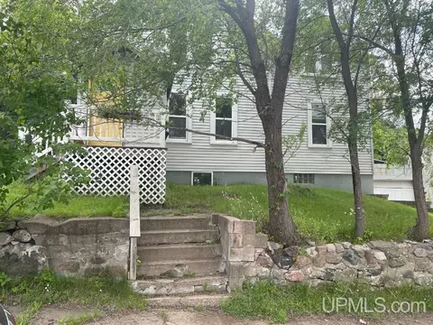 305 Iron Mtn, Iron Mountain, MI 49801