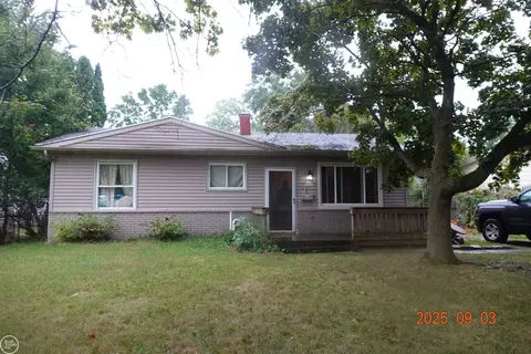 3621 Berwick, Lansing, MI 48911