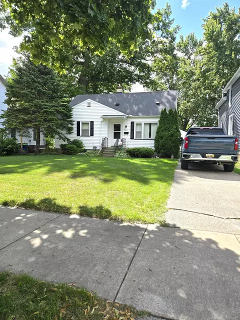 408 Cass Ave, Bay City, MI 48708