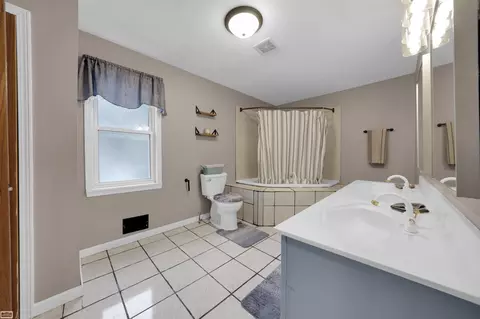Bath - 526 N 5th, Saint Clair, MI 48079 photo 3 of 3