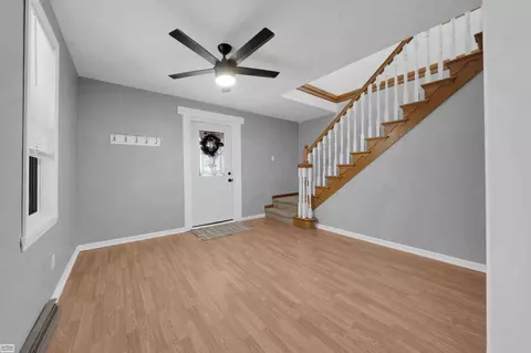 Entry Way - 526 N 5th, Saint Clair, MI 48079 photo 3 of 4