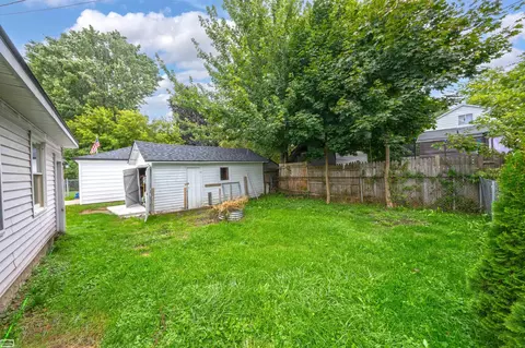 Exterior - 526 N 5th, Saint Clair, MI 48079 photo 5 of 8