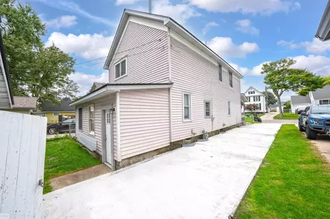 Exterior - 526 N 5th, Saint Clair, MI 48079 photo 4 of 8