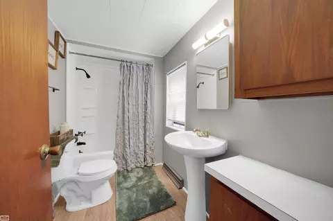 Bath - 526 N 5th, Saint Clair, MI 48079 photo 2 of 3