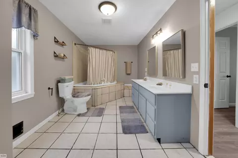 Bath - 526 N 5th, Saint Clair, MI 48079 photo 1 of 3