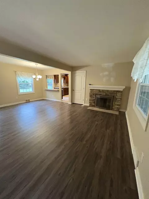 Living - 1345 Flushing, Flushing, MI 48433 photo 4 of 5