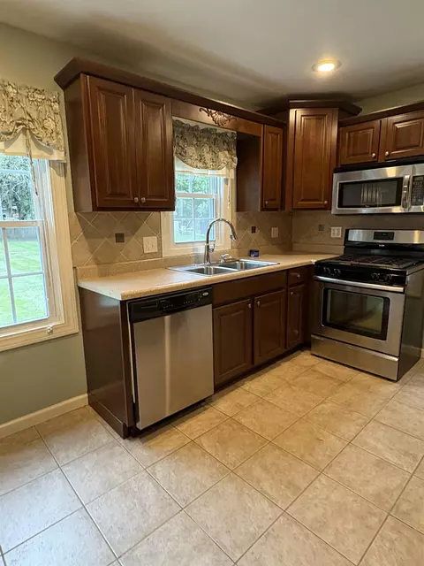 Kitchen - 1345 Flushing, Flushing, MI 48433 photo 4 of 4
