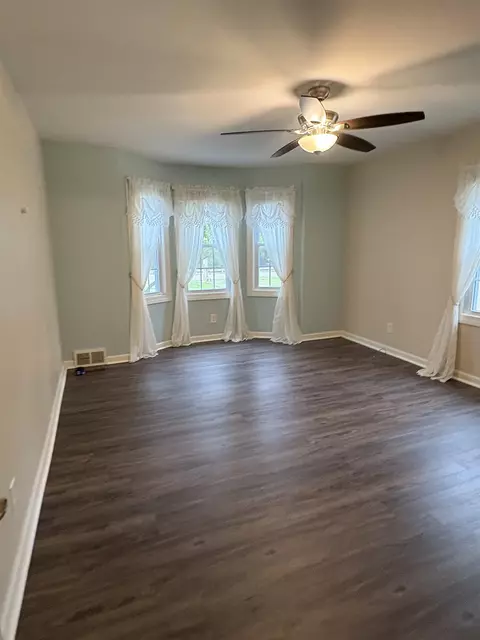 Living - 1345 Flushing, Flushing, MI 48433 photo 5 of 5