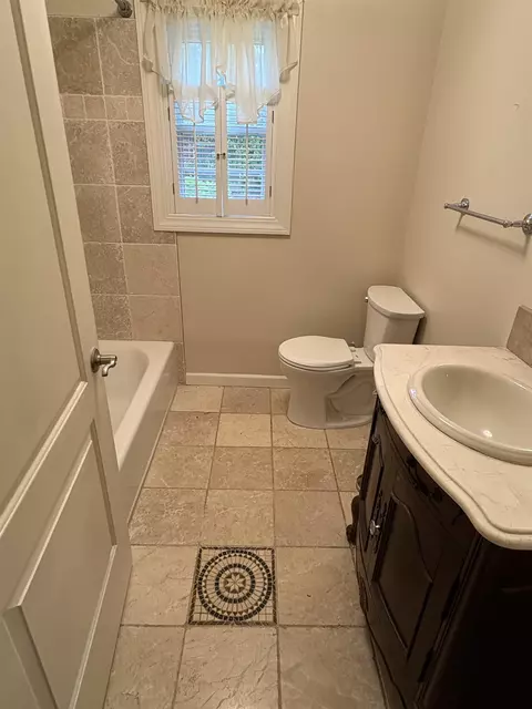 Bath - 1345 Flushing, Flushing, MI 48433 photo 1 of 3