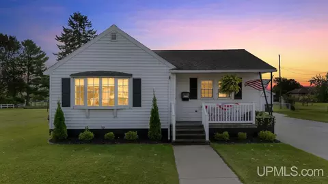 2125 S 5th, Escanaba, MI 49829