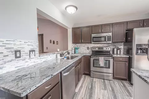 51857 Adler Park Dr E, New Baltimore, MI 48051