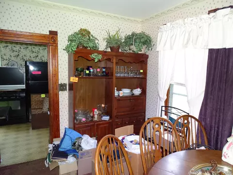 Dining - 150 E Hunt, Adrian, MI 49221 photo 2 of 5